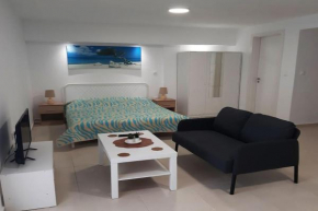 Trikorfo Beach Apartment, 100m from Sandy Beach